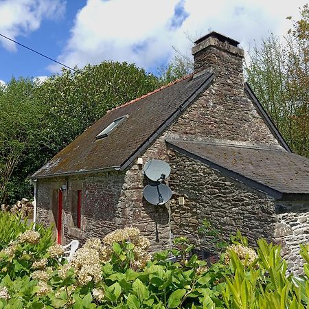 Character Breton Cottage Carhaix-Plouguer Bagian luar foto