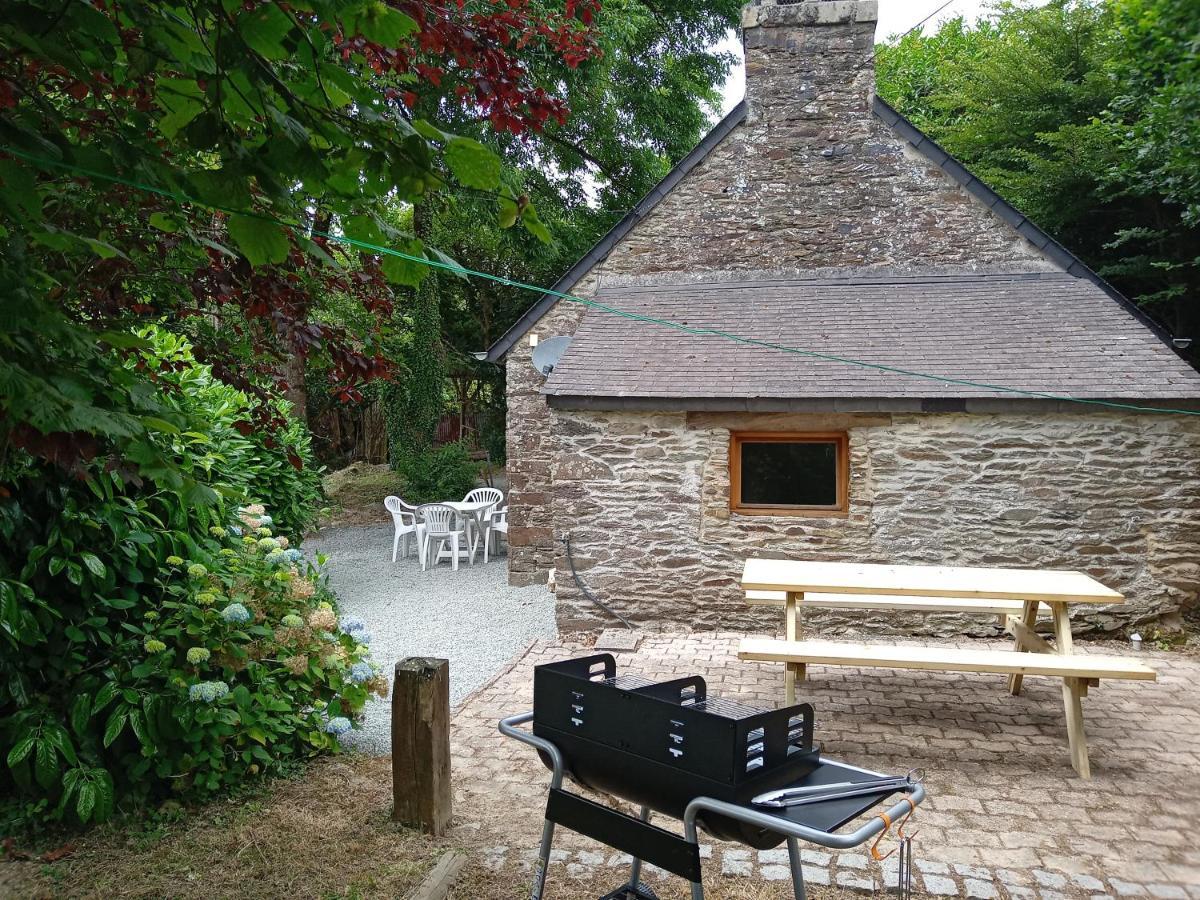 Character Breton Cottage Carhaix-Plouguer Bagian luar foto