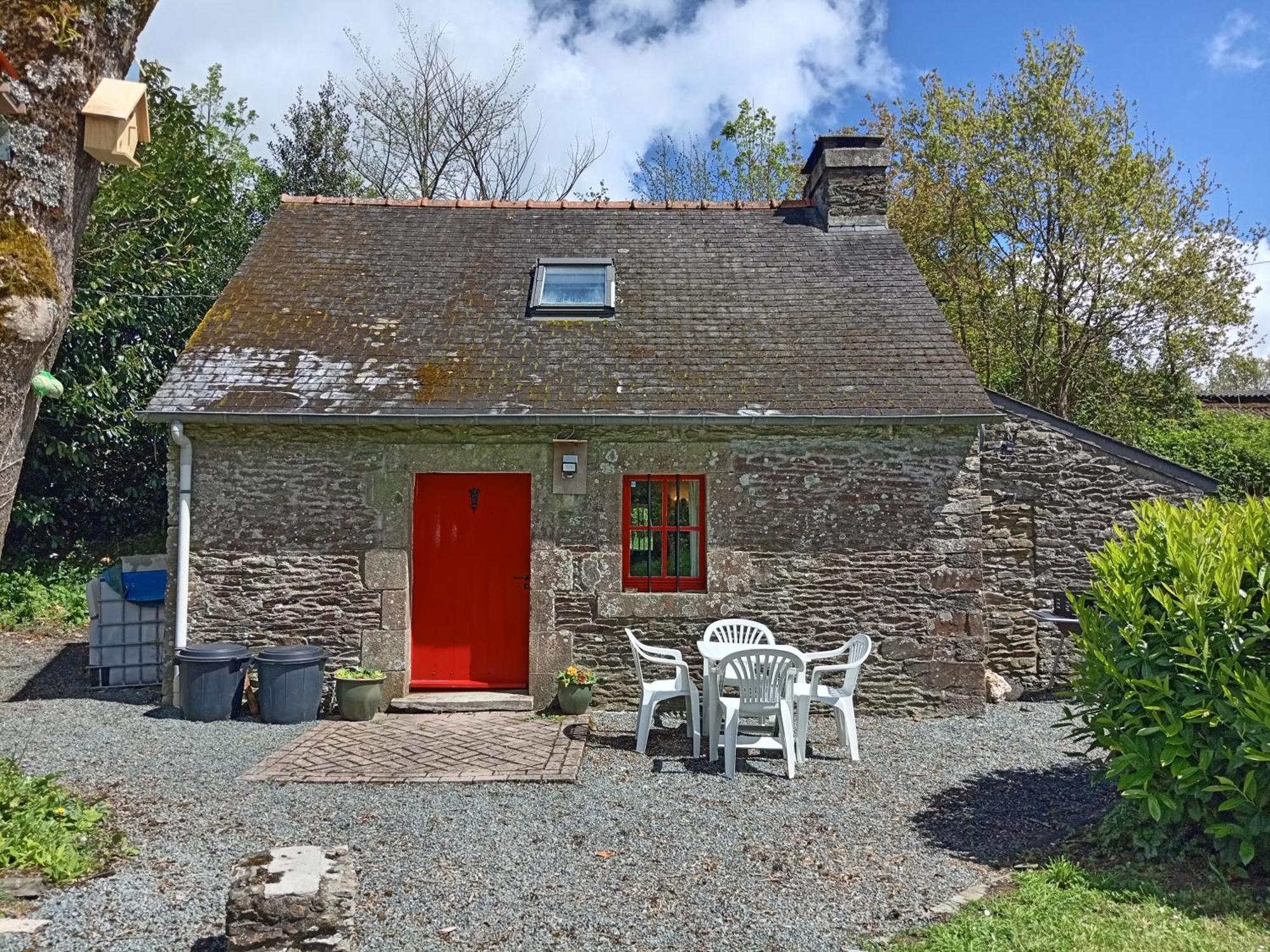 Character Breton Cottage Carhaix-Plouguer Bagian luar foto
